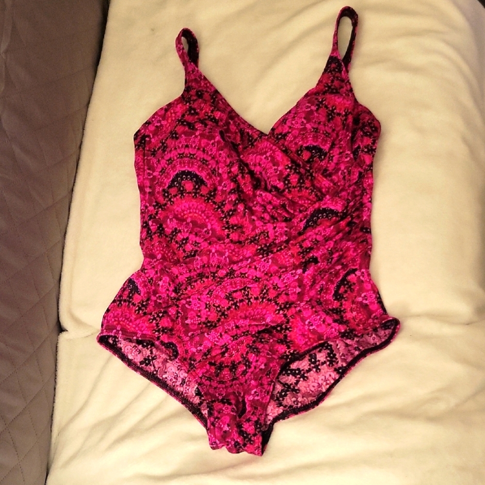 Miraclesuit Pink and Black Swimsuit Size 16.